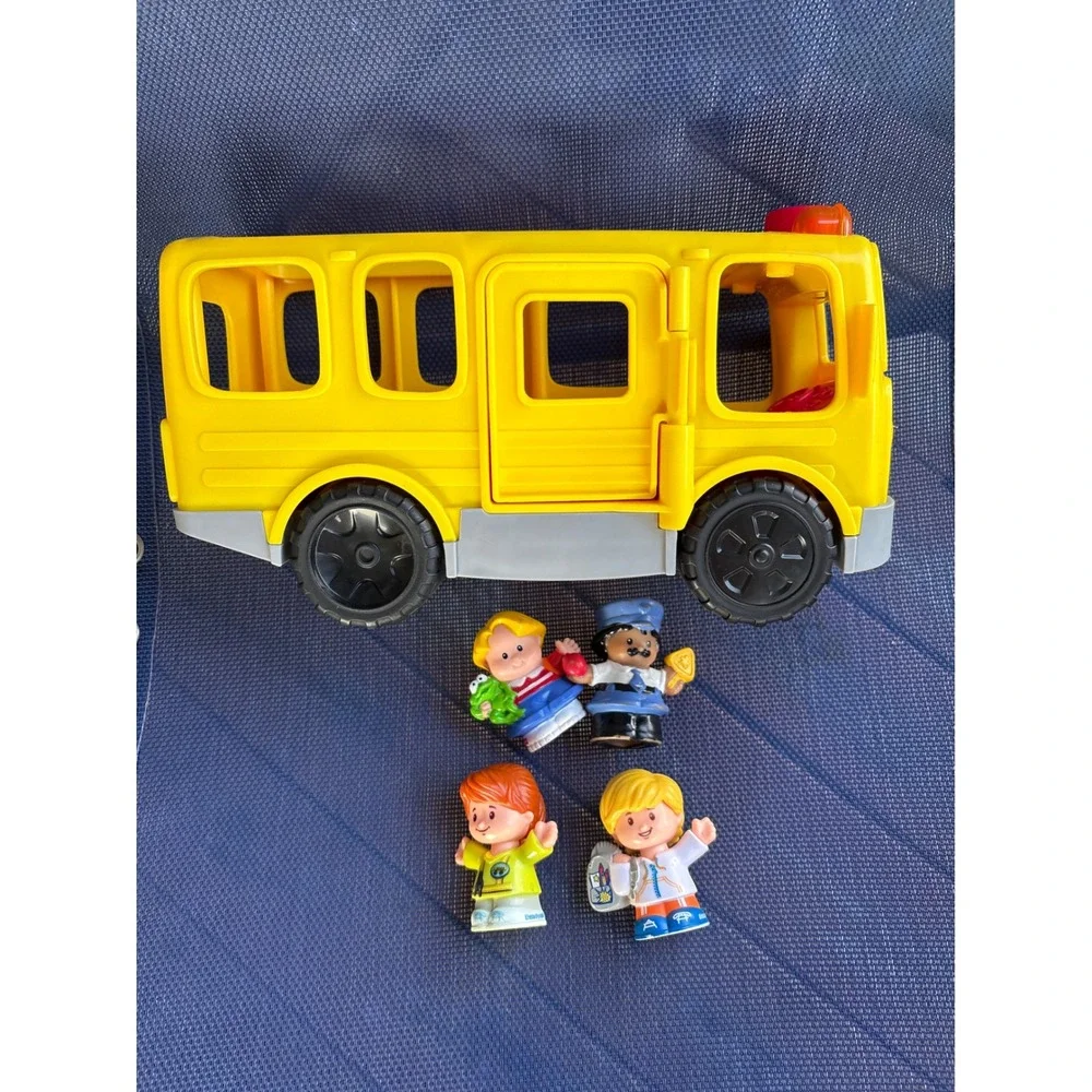 Fisher-Price Little People Lil Movers School Bus Yellow Toy with 4 Figures